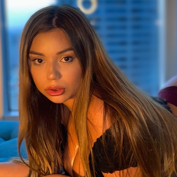 Meet your Posher, Ana - Picture 1 of 1